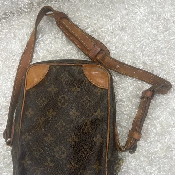 LOUIS VUITTON Danube Crossbody Shoulder Bag SL1010